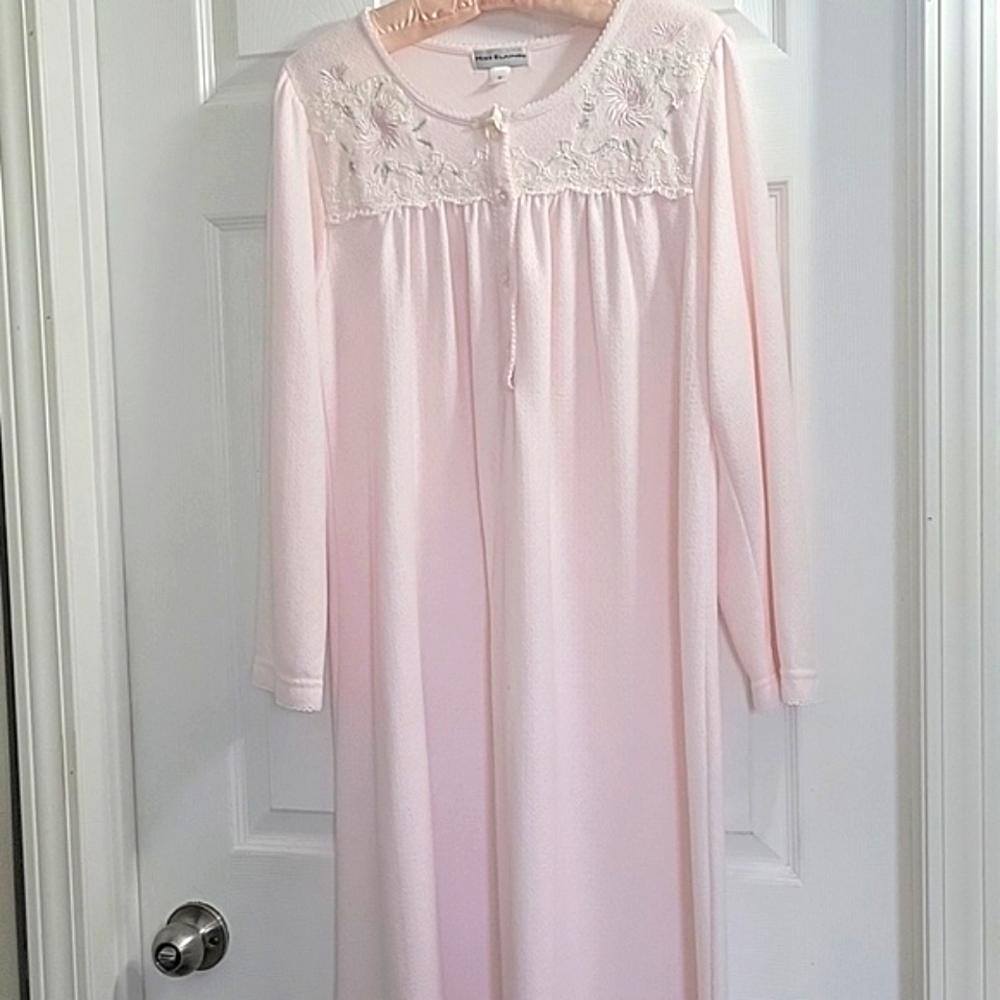 Miss Elaine Nightgown/Housecoat. Beautiful Embroidered Soft Pink Sz M Like New